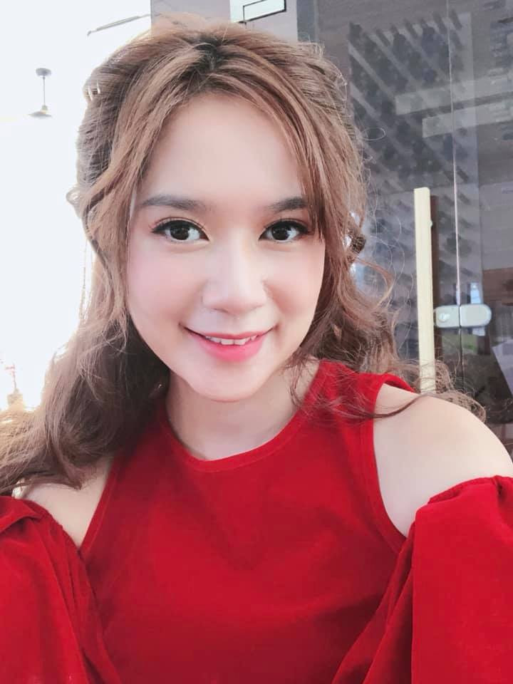 Trải qua 4 lần sinh nở, Minh Hà vẫn giữ được vóc dáng thon gọn, chẳng kém gái còn son.