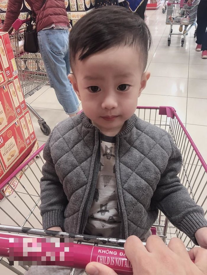 Viet Anh khoe dua con trai ve song cung hau ly hon vo thu 2