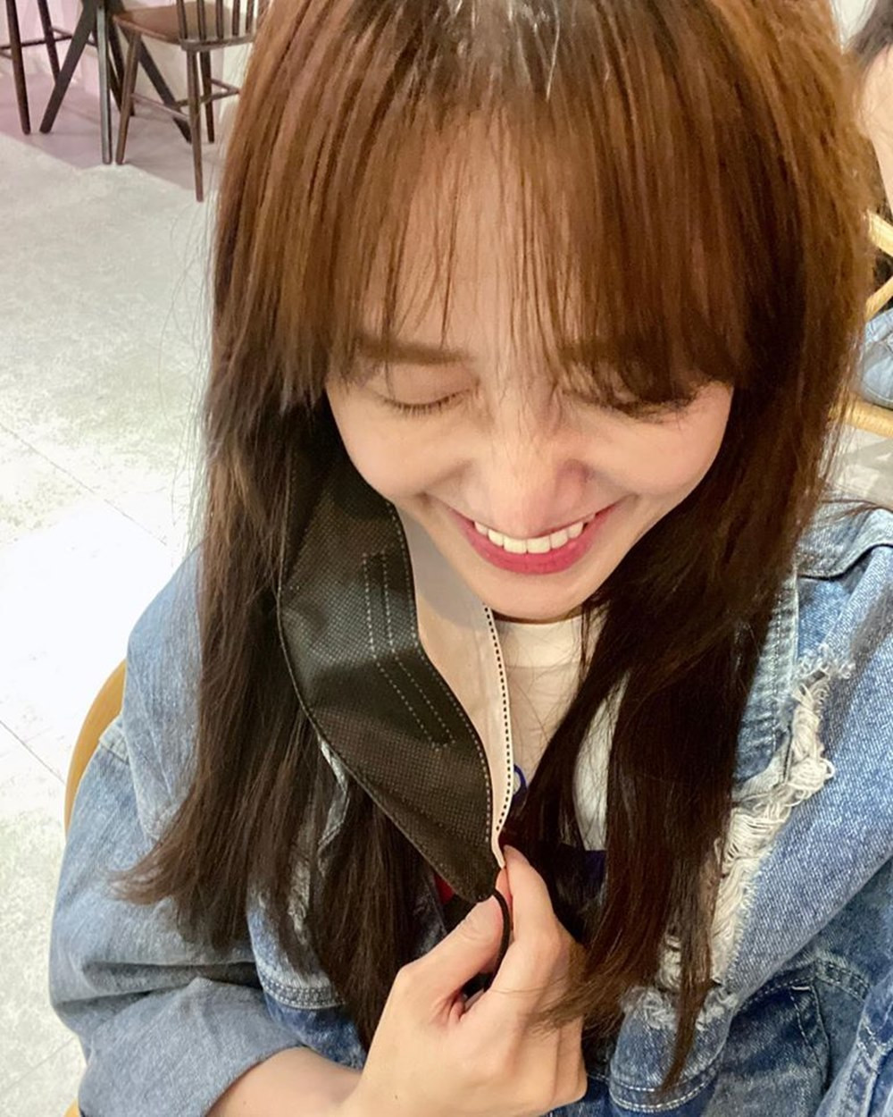 Hari Won chia sẻ hình ảnh hết sức đáng yêu: “Chưa kịp mở ra khẩu trang là chụp! Chụp hình có tâm ghê”.