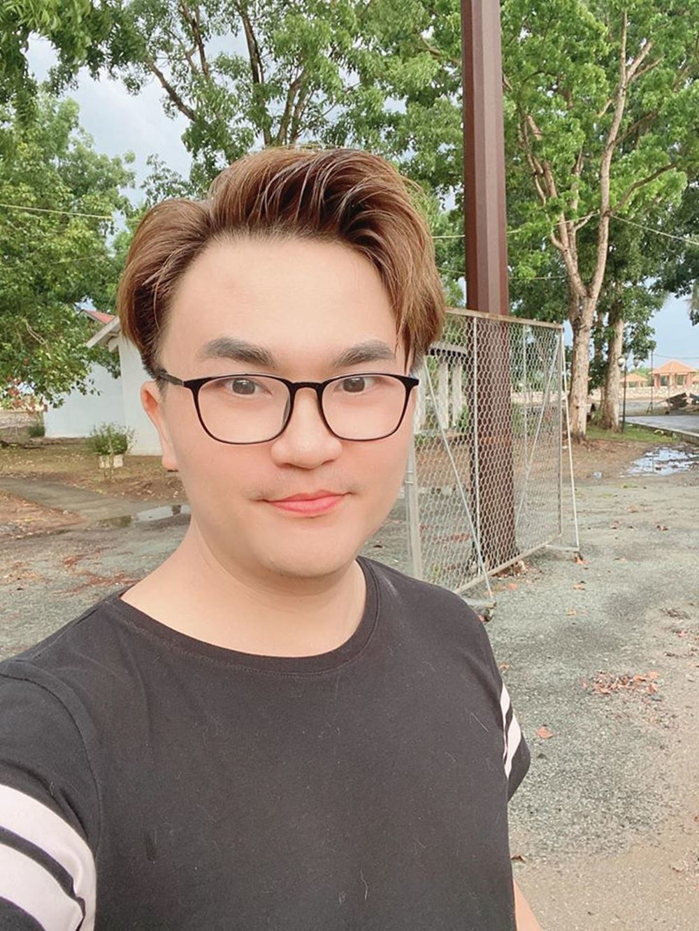 MC Đại Nghĩa chia sẻ hình ảnh giản dị cùng niềm yêu thích với những cơn mưa đầu mùa. Nam nghệ sĩ cũng cho hay đây là thời gian anh tạm gác lại mọi việc và dành ít thời gian cho bản thân”.