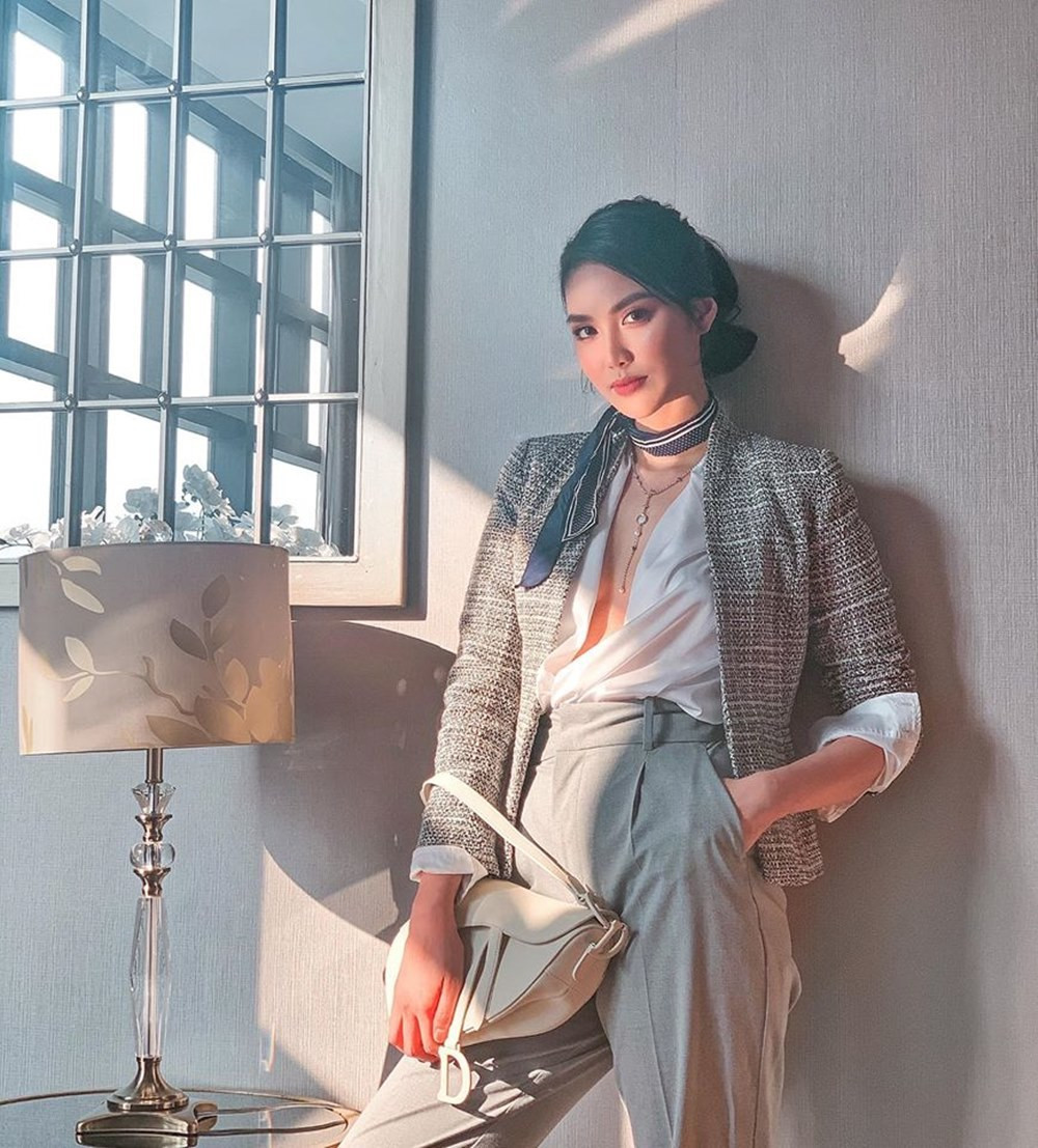 Mẹ bỉm sữa Lan Khuê “trốn” con ra đường nhưng vẫn “gây thương nhớ” với nhan sắc ngày càng mặn mà.