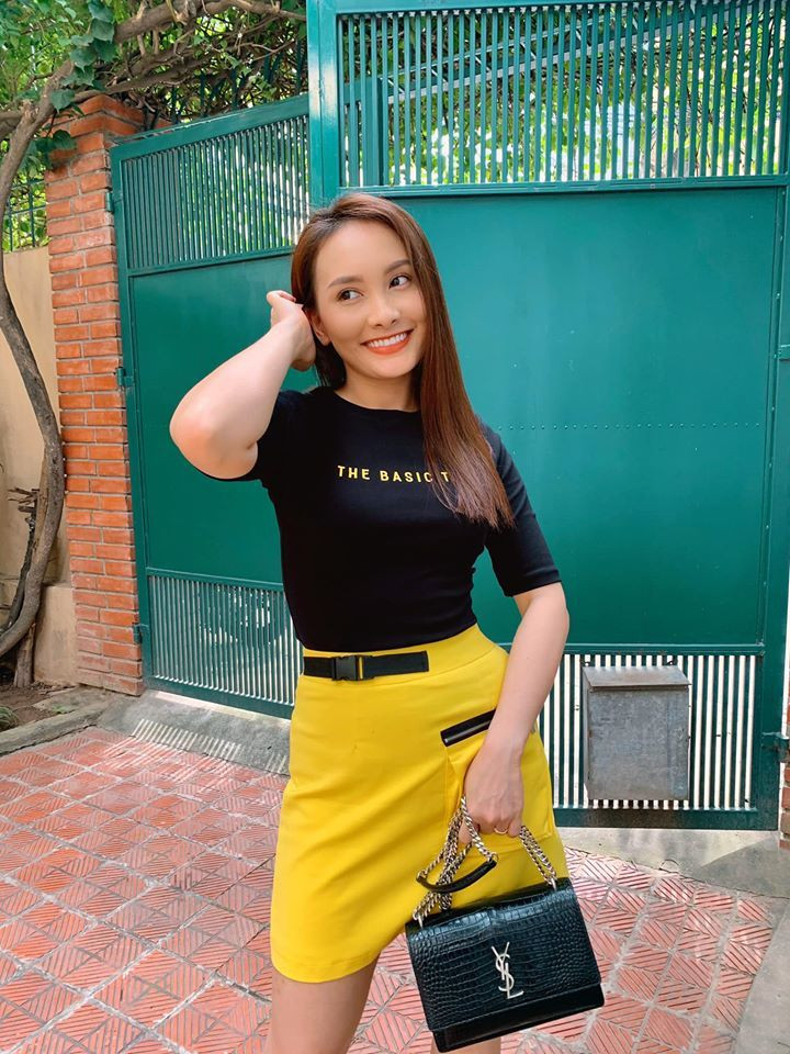 Bảo Thanh đăng hình ảnh trẻ trung tại bối cảnh phim Những ngày không quên: "Xin đi học mà chẳng ở đâu nhận, chán không".