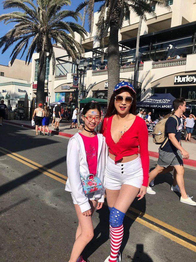 Cô bé thường xuyên được mẹ đưa về Việt Nam thăm gia đình, đưa đi du lịch vào mỗi dịp nghỉ lễ.