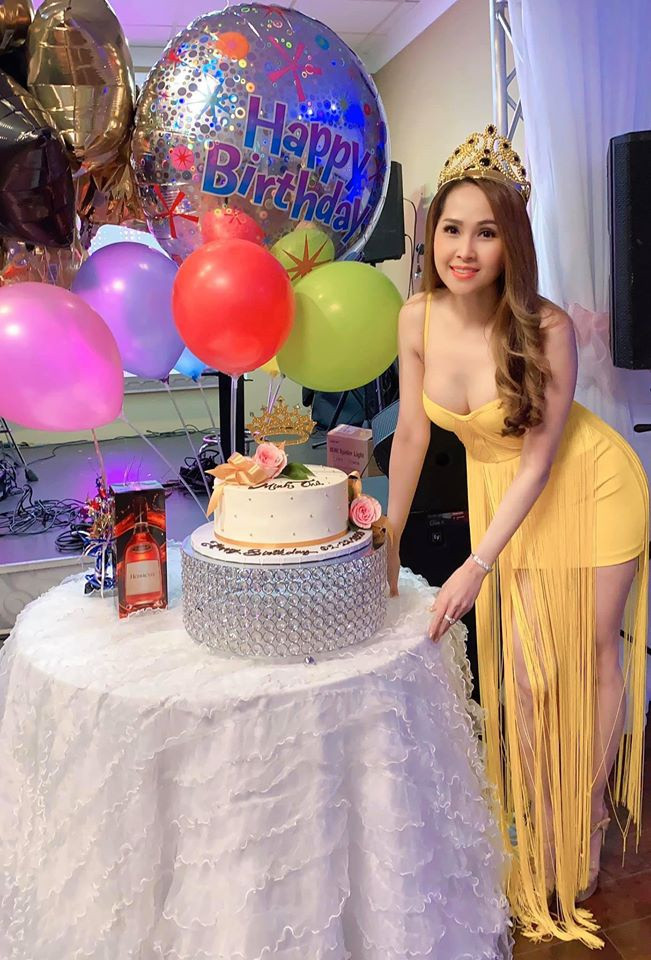 Sở hữu vóc dáng nóng bỏng nên nhiều năm qua, Minh Thư theo đuổi phong cách gợi cảm.