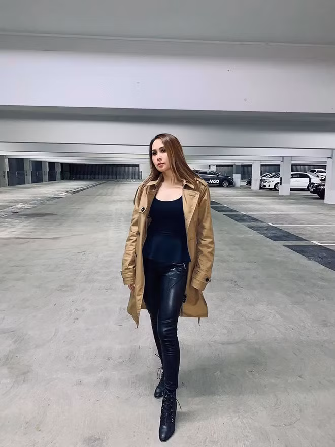 Trong thời gian ở Mỹ, diễn viên Minh Thư kể cô học thêm tiếng Anh, các khóa học về điện ảnh và đưa đón con gái đi học.