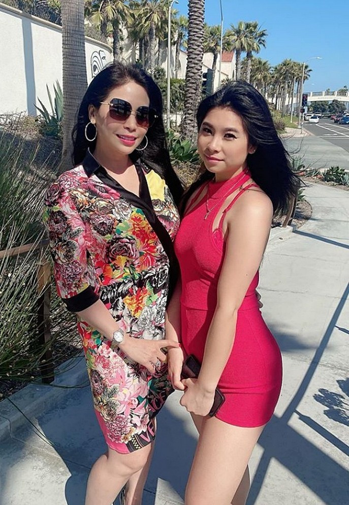 Trước khi về Việt Nam, Lý Hương và con gái có khoảng ba tháng sống ở California. Mỗi ngày, nữ diễn viên là tài xế chở con đi học, đi chơi.