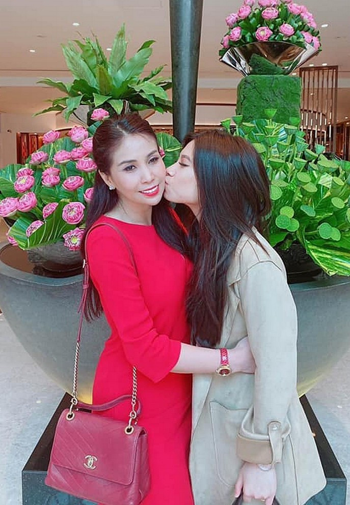 Chia sẻ với VietNamNet, Lý Hương bảo gần một tuần qua chị dành thời gian đưa con thăm gia đình, bạn bè xung quanh.