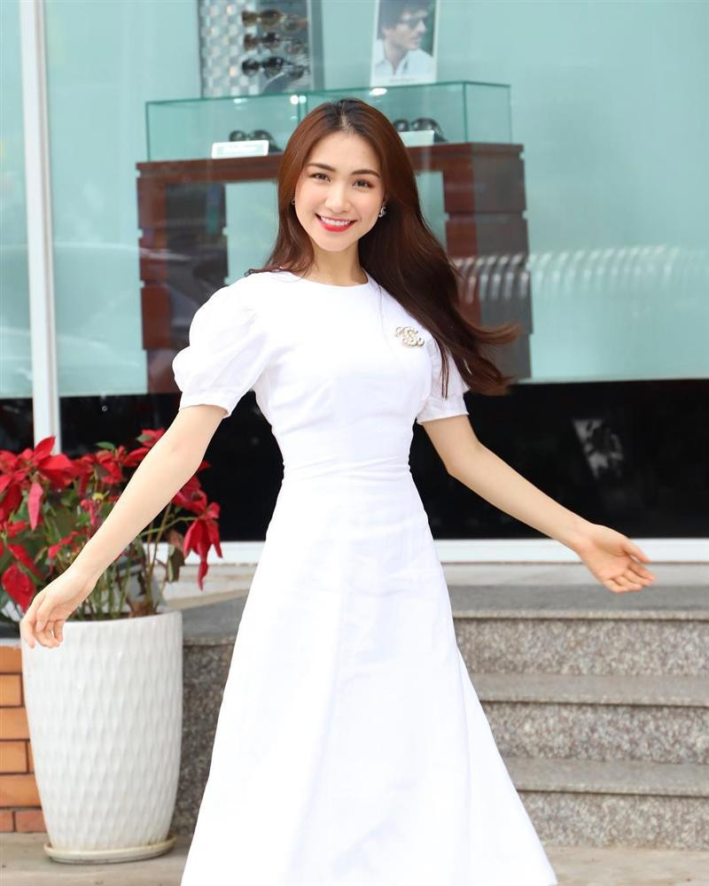 Hy vọng Hòa Minzy sớm lấy lại vóc dáng thuở còn son rỗi của mình.