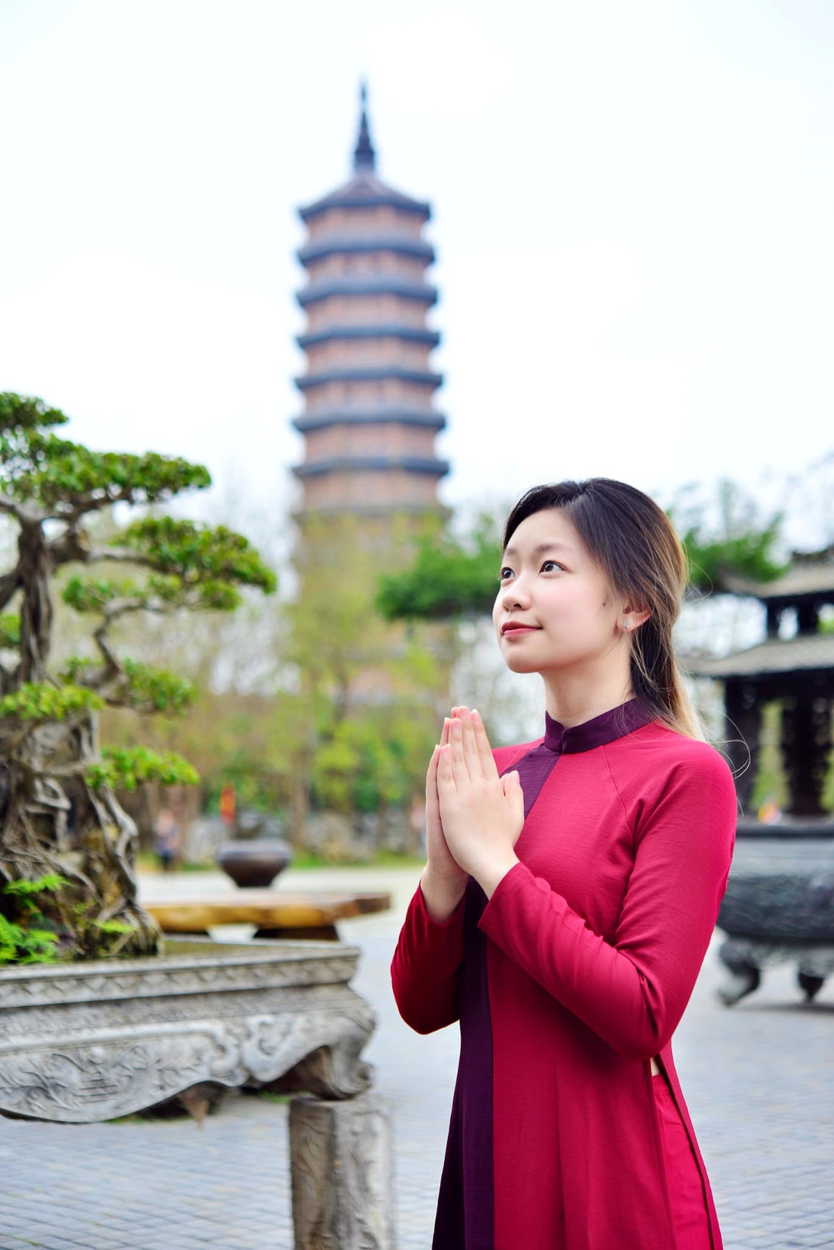 Trên trang cá nhân, Hà Vi thường xuyên đăng ảnh gia đình tình cảm với bố mẹ và em trai.