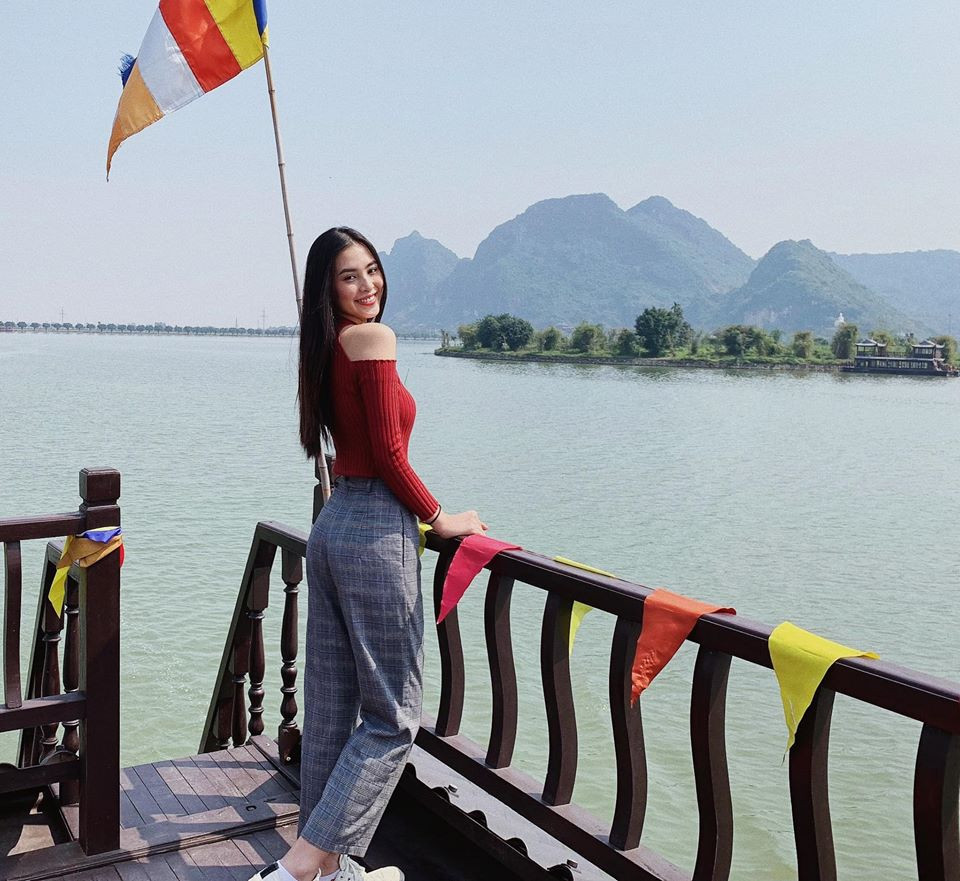 Hiện tại, màn hóa thân thành người yêu Erik của Tiểu Vy tiếp tục gây sốt trên các diễn đàn.