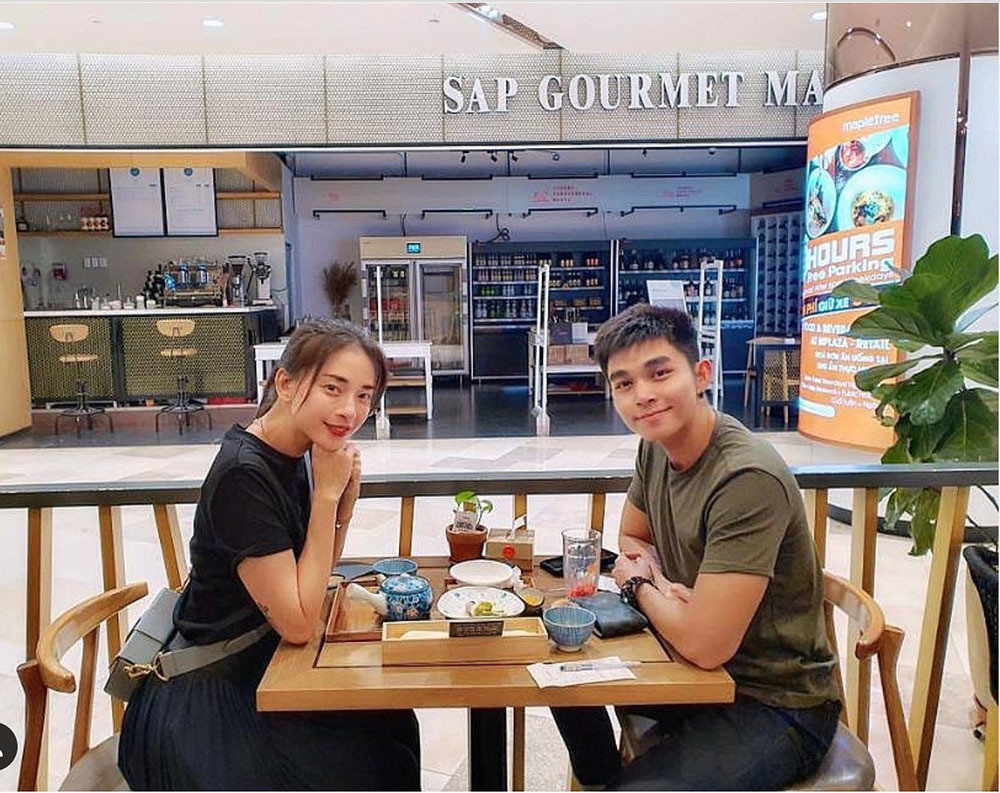 Jun Phạm đi ăn với đàn chị Ngô Thanh Vân sau nhiều ngày không gặp nhau: “Nay gặp lại ta nói trên trời dưới đất, từ trưa đến giờ mới hết 500 câu chuyện”.