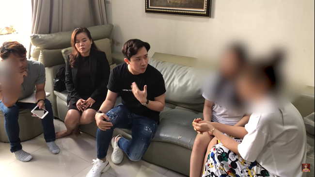 Tran Thanh – Hari Won xuat hien tren sach Han Quoc sau on ao-Hinh-2