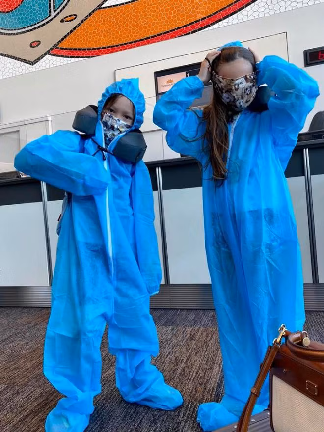 Sau 6 tháng ở Mỹ, các con của Hồng Nhung đã được trở về Việt Nam. Đây cũng là khoảng thời gian Hồng Nhung xa sân khấu lâu nhất.