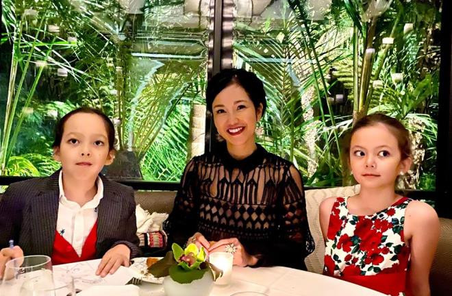 Thời gian ở Mỹ, Hồng Nhung và hai con sống trong biệt thự ở đồi Hollywood. Khu vực này chưa bị ảnh hưởng nhiều bởi dịch COVID-19.