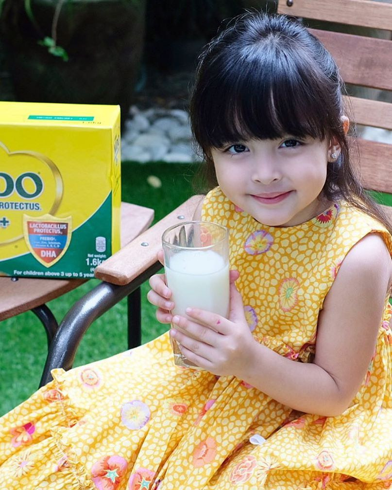 Chưa đầy 10 tuổi, bé Zia đã sở hữu profile ấn tượng, tham gia quảng cáo, làm gương mặt đại diện cho hàng loạt nhãn hàng.