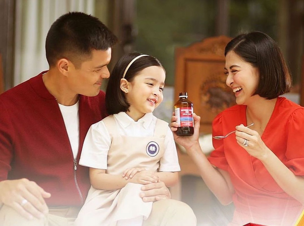 Theo như chia sẻ của Rivera, con gái cô nhận được vô số lời mời quảng cáo từ lúc mới sinh. Song, Rivera - Dantes không để con gái tiếp xúc truyền thông quá sớm. Đến khi 5 tháng tuổi, bé Zia nối gót mẹ, tiến vào con đường làm gương mặt đại diện.