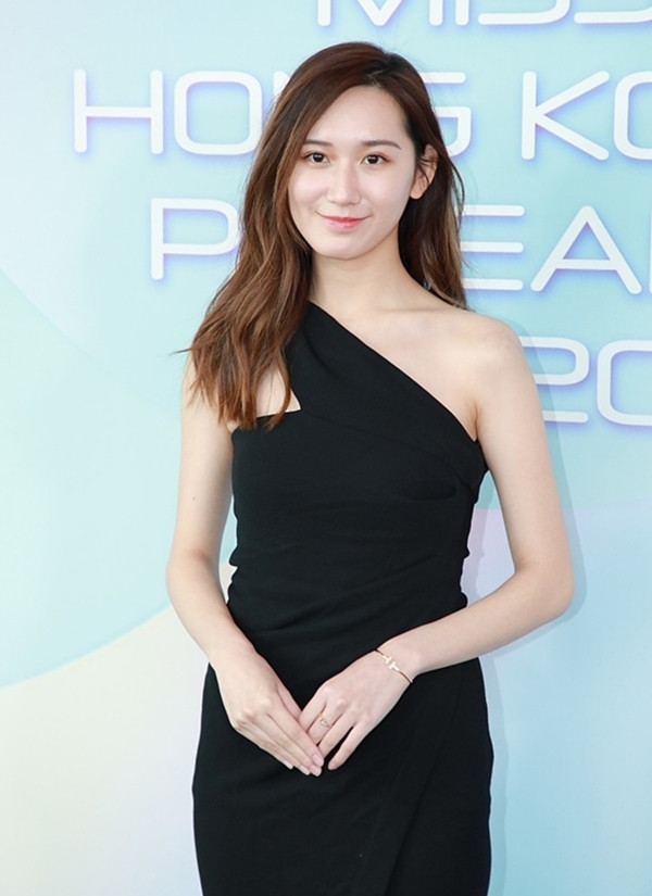 Hoa hậu Hong Kong là cuộc thi sắc đẹp lớn nhất tại xứ Cảng Thơm, được tổ chức đầu tiên vào năm 1946. Đến thập niên 70, nhà đài TVB nắm bản quyền và chính thức đưa ra nhiều đổi mới. Đây cũng là bệ phóng cho những gương mặt như Lý Gia Hân, Trương Mạn Ngọc, Viên Vịnh Nghi, Trần Tuệ San, Hồ Hạnh Nhi... trở nên nổi tiếng trong giới giải trí với vai trò diễn viên. Xem video "Sôi động cuộc thi Hoa hậu Doanh nhân người Việt châu Á". Nguồn VTC10: