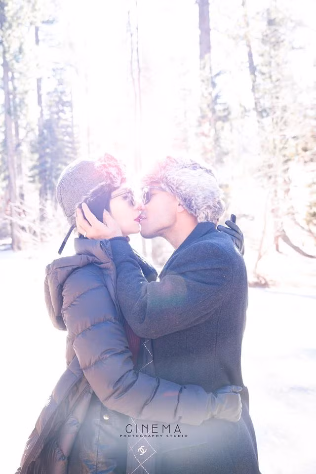 Hình ảnh vợ chồng Xuân Lan khi tham quan khu vực Big Bear Lake, thuộc bang California, Mỹ.