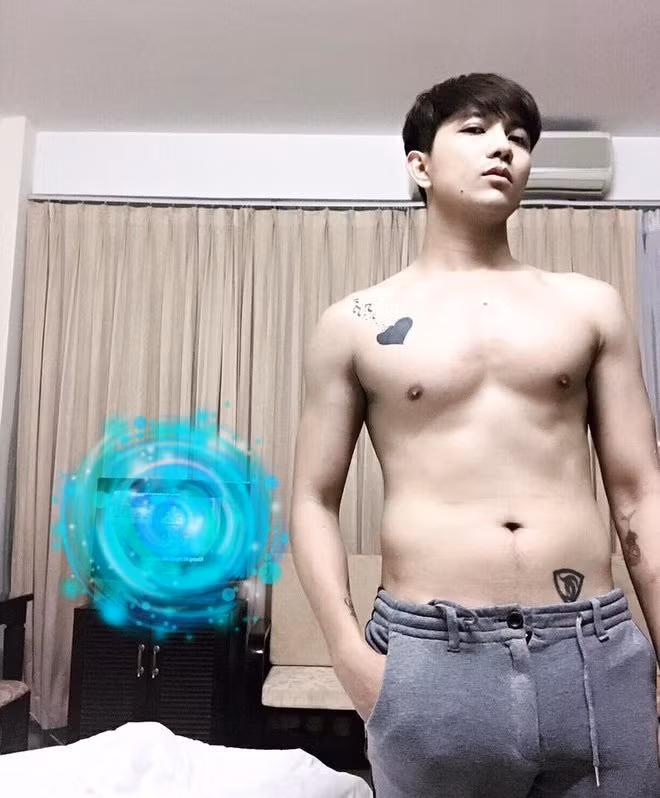 Sau mối tình, nhiều khán giả phát hiện ra hình xăm 2 chữ cái lồng tên của Quỳnh Anh trên ngực Tim đã được chỉnh sửa thành một hình trái tim. Hiện nay, dù đã ly hôn nhưng cả hai vẫn cùng chăm sóc con trai.