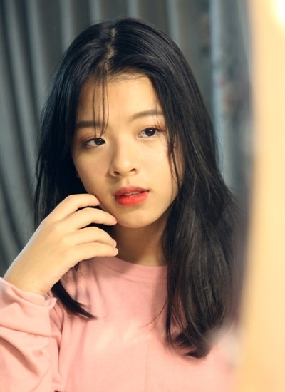 Ngoài sở hữu nhan sắc vượt trội, con gái nghệ sĩ Chiều Xuân còn được xem là một tín đồ thời trang tuổi teen với phong cách được cập nhật và thay đổi đa dạng.