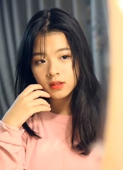 Ngoài sở hữu nhan sắc vượt trội, con gái nghệ sĩ Chiều Xuân còn được xem là một tín đồ thời trang tuổi teen với phong cách được cập nhật và thay đổi đa dạng.