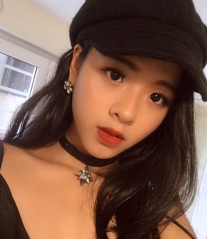 Sau cuộc thi, Hồng Khanh ít xuất hiện và tập trung cho việc học tại trường. Bẵng đi thời gian 7 năm, cô bé ngày nào giờ đã trở thành thiếu nữ, gây chú ý nhờ nhan sắc và cuộc sống đời thường của mình.