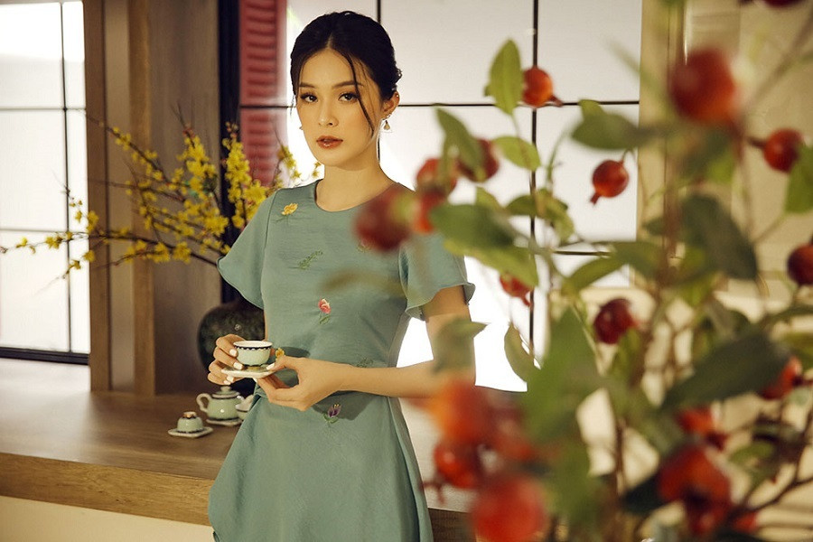 Giữa năm 2017, Hạ Vi từng có thời gian bị cho là xuống sắc nghiêm trọng khi lộ ảnh gầy gộc, hốc hác và trưng diện xuề xòa.