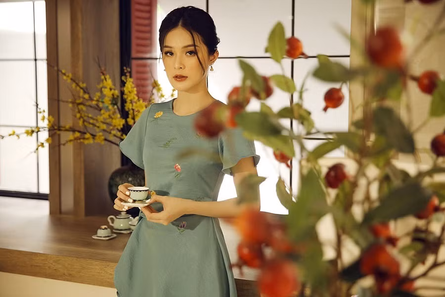 Giữa năm 2017, Hạ Vi từng có thời gian bị cho là xuống sắc nghiêm trọng khi lộ ảnh gầy gộc, hốc hác và trưng diện xuề xòa.