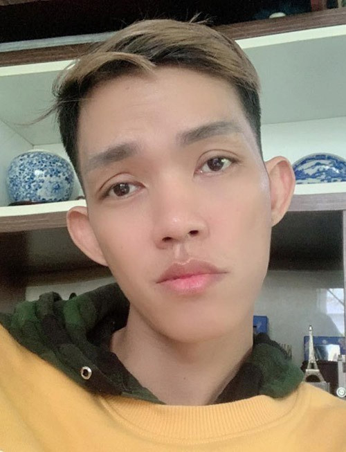 Nguoi mau Hoang An phai ban trang phuc bieu dien lay tien chua benh-Hinh-2