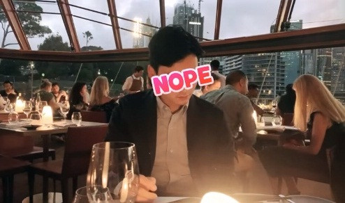 Trước đó, Văn Mai Hương nhiều lần khoe ảnh bạn trai nhưng cô luôn dùng biểu tượng che mặt chàng trai này.