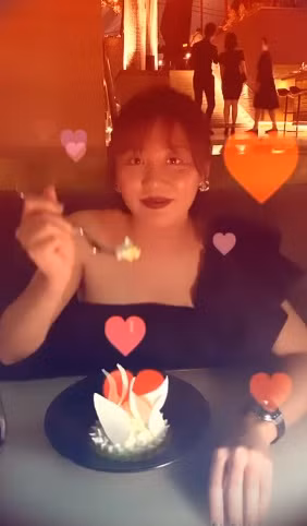 Hình ảnh lãng mạn của Văn Mai Hương khi đi du lịch cùng bạn trai hậu Valentine.