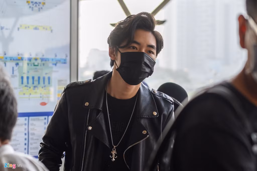 Ngay sau khi phát hành MV Cần một lý do, K-ICM khởi hành sang Nga để công tác trong vài tháng. Theo một nguồn tin của Zing.vn, K-ICM vừa đi công tác, gặp gỡ một số nhà sản xuất nước ngoài đồng thời trau dồi thêm kiến thức ở lĩnh vực producer, DJ.