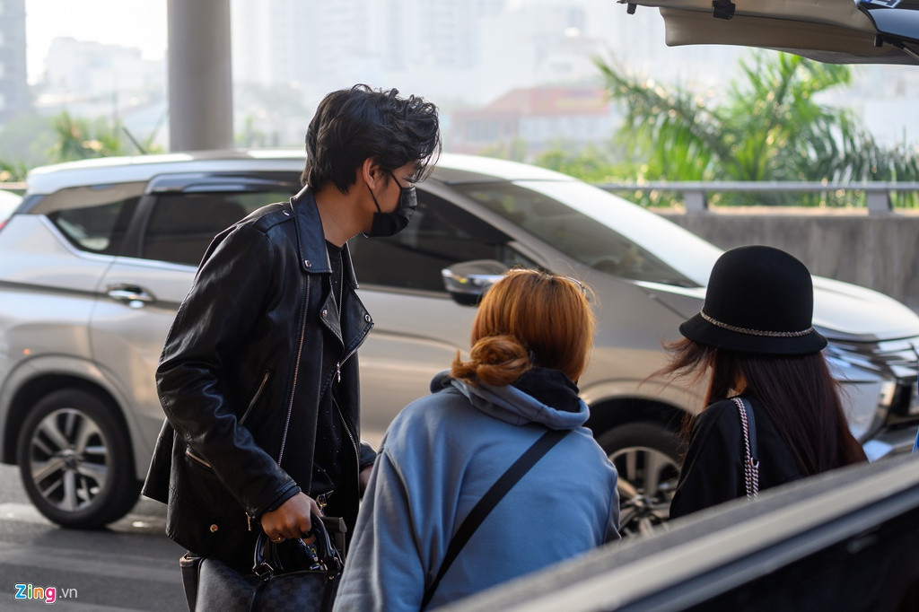 Thời gian qua, K-ICM vướng nhiều ồn ào. Hiện tại, vấn đề hợp đồng, thu nhập giữa anh và Jack chưa được giải quyết. Tối 19/2, anh phát hành MV mới mang tên Cần một lý do. K-ICM tiếp tục đảm nhận vai trò sản xuất, trong khi đó, Andiez người sáng tác, Quang Đông thể hiện.