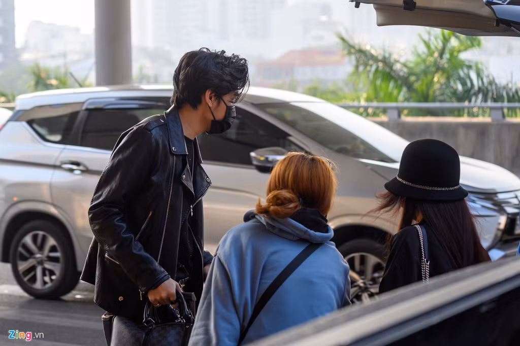 Thời gian qua, K-ICM vướng nhiều ồn ào. Hiện tại, vấn đề hợp đồng, thu nhập giữa anh và Jack chưa được giải quyết. Tối 19/2, anh phát hành MV mới mang tên Cần một lý do. K-ICM tiếp tục đảm nhận vai trò sản xuất, trong khi đó, Andiez người sáng tác, Quang Đông thể hiện.