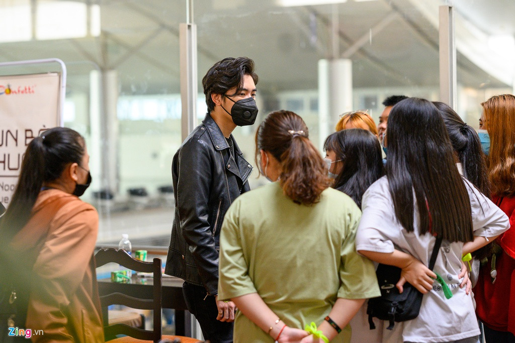 Trước đó, K-ICM gây xôn xao mạng xã hội khi tiết lộ sở hữu 8 chiếc xe hơi. Tuy nhiên, phản hồi vấn đề này với Zing.vn, đại diện của K-ICM giải thích những chiếc xe này do công ty mua nhằm mục đích công việc chứ không phải phục vụ nhu cầu cá nhân.