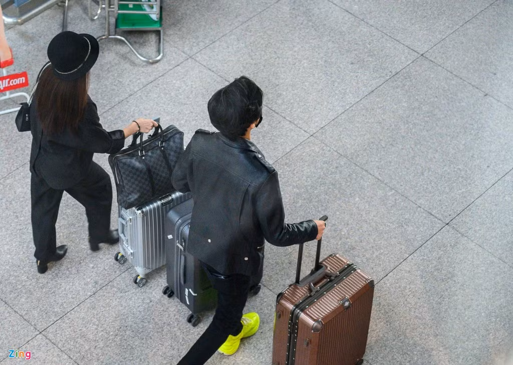 Trước đó, bà Tạ Hà khẳng định K-ICM và Jack khó có thể tiếp tục đi chung một con đường. "Những gì thuộc về giấy trắng mực đen được bảo hộ của pháp luật thì vẫn luôn còn đó. Người Việt Nam chúng ta có thói quen giải quyết mọi chuyện dựa trên cái tình rồi mới tới cái lý. Vì vậy đôi khi sẽ không thể tránh khỏi những xung khắc và mâu thuẫn lợi ích trong quá trình làm việc", bà nói.