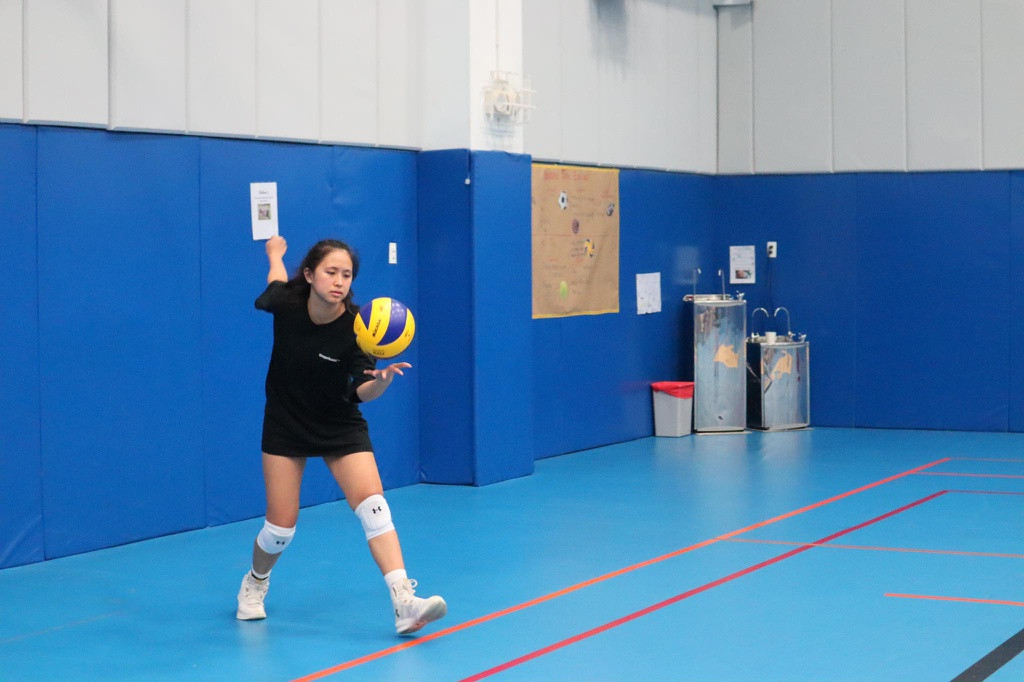 Hình ảnh năng động của Phù Bảo Nghi khi chơi thể thao. 10X bày tỏ mong muốn sẽ đạt thành tích cao ở đấu trường sắc đẹp. Xem video "Cận cảnh vương miện Hoa hậu Việt Nam". Nguồn VTC1: