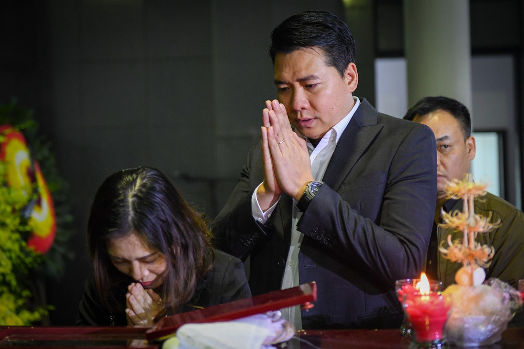 Ca sĩ thính phòng Phúc Tiệp đến tiễn đưa nghệ sĩ opera về nơi an nghỉ cuối cùng. Trước đó, khi hay tin đồng nghiệp qua đời, anh viết trên trang cá nhân: "Thương anh, một người bạn, một người anh tâm huyết và yêu nghề. Một người tử tế và khiêm tốn".