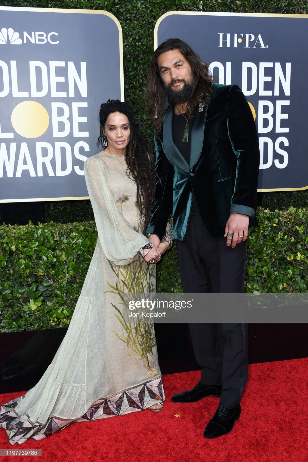 Tài tử Jason Momoa hộ tống vợ Lisa Bonet. Cặp sao được ngưỡng mộ vì tài năng, tình yêu vượt qua giới hạn tuổi tác.