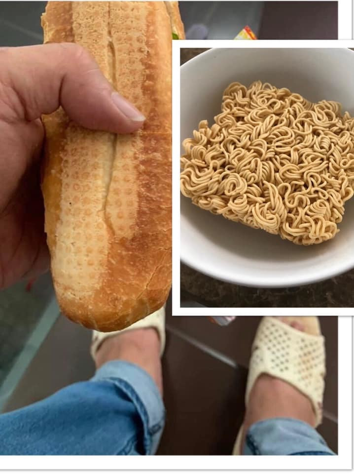 Những đồ anh nấu ăn sáng cho cả nhà đơn giản chỉ là khoai luộc, mì tôm xào nhưng lại chan chứa tình yêu thương trong đó.