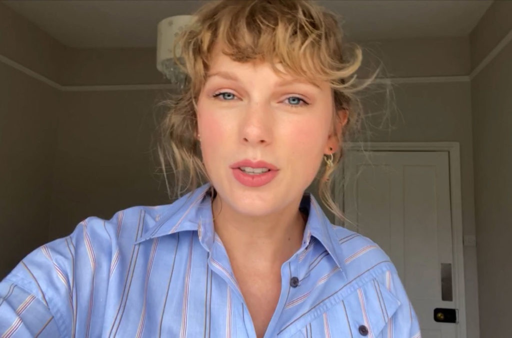 The Man của Taylor Swift thắng giải Đạo diễn xuất sắc nhưng cô lại vắng mặt. Thông qua cuộc trò chuyện trực tuyến, ca sĩ 31 tuổi gửi lời cảm ơn tới tất cả vì đã ủng hộ và công nhận nỗ lực của cô cùng ê-kíp. Ảnh: Billboard.