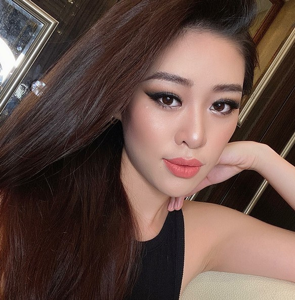 Hoa hậu Hoàn vũ Việt Nam - Khánh Vân hào hứng khoe thành quả của buổi học trang điểm đầu tiên. Chỉ trong một thời gian ngắn, tay nghề của Khánh Vân đã được cải thiện rõ rệt.