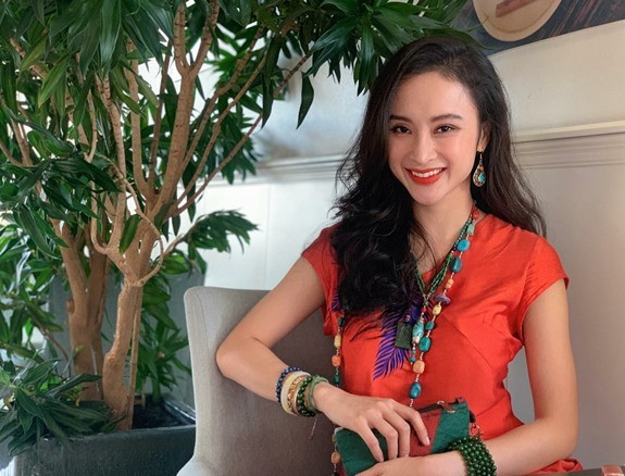 Angela Phương Trinh nhắn nhủ với khán giả rằng thanh thản là hạnh phúc. Từ ngày phát tâm theo Phật, cô thường xuyên chia sẻ những triết lý và những kinh nghiệm sống mà Angela Phương Trinh học hỏi được với người hâm mộ.