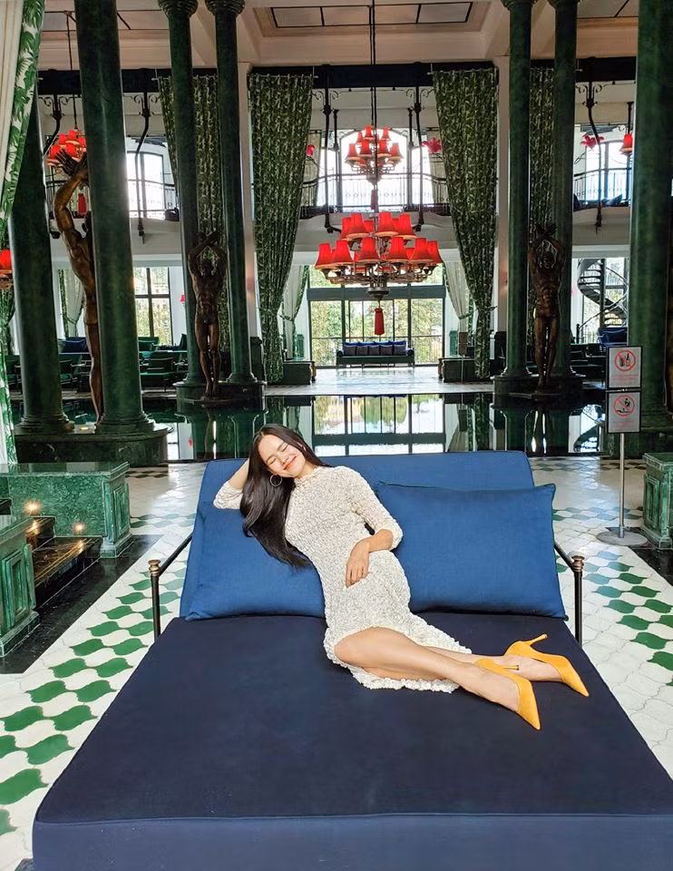 Chia sẻ với Zing.vn, người mẫu Tuyết Lan cho biết sau chia tay, cô và doanh nhân Phan Tâm vẫn giữ mối quan hệ bạn bè. "Hiện, chúng tôi đang thoải mái để lo cuộc sống mới. Từ trước đến giờ tôi là người độc lập về kinh tế. Vì thế, dù chia tay hay không cuộc sống của tôi vẫn như vậy. Tôi không gặp khó khăn gì cả", Tuyết Lan trải lòng.