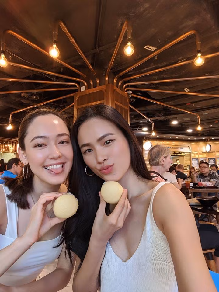 Cả hai thăm thú, thưởng thức nhiều món ngon ở đảo quốc sư tử.