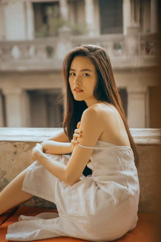 Cô cũng chăm đi du lịch ở nhiều nơi trên thế giới cùng bạn bè. Người mẫu cũng xóa hết những bức ảnh chụp chung của hai người thuở mặn nồng.