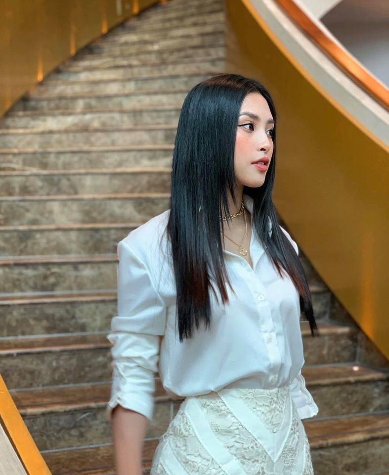 "Thiếu ăn, chim tìm con sâu, thiếu anh em sầu con tim", hoa hậu Tiểu Vy 'thả thính'.