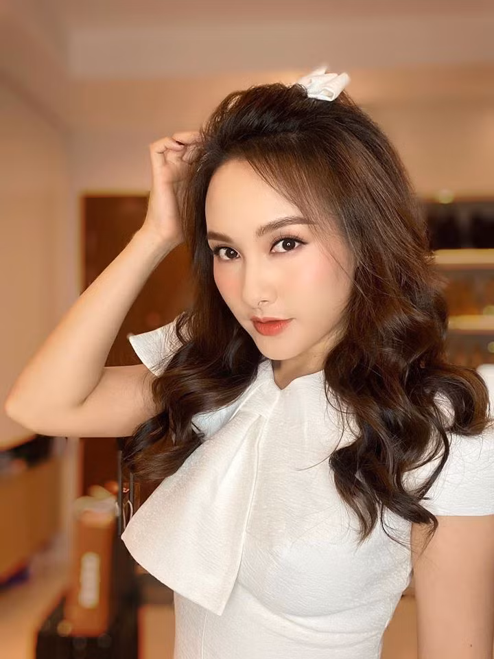 "Đầu tuần là bé chăm ngoan", Bảo Thanh nhí nhảnh trong hình ảnh mới.