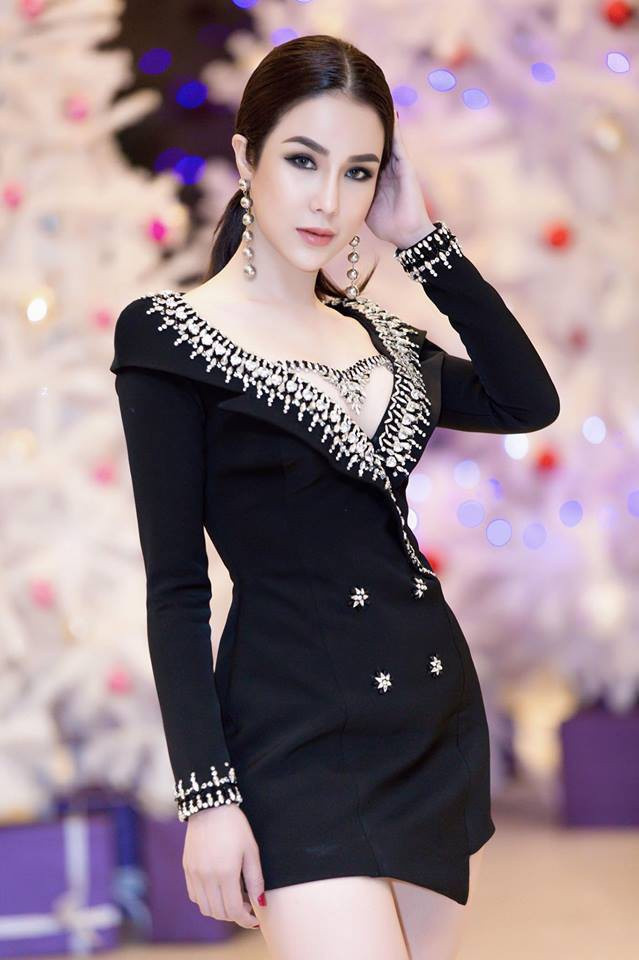 Cô đã là mẹ 2 con và chia sẻ niềm vui khi được chăm con, nhìn con lớn lên mỗi ngày.