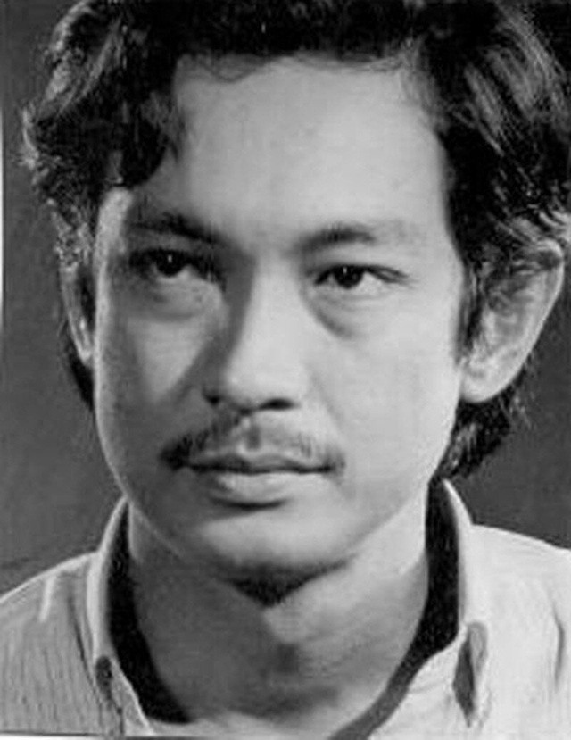 Sáng ngày 4/1, nghệ sĩ Chánh Tín qua đời tại nhà riêng. Vợ của ông – bà Bích Trâm cho biết ông bị cảm và sức khỏe yếu dần vào những ngày cuối đời.